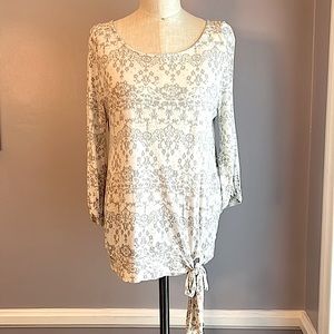 Gap damask pattern 3/4 sleeve lightweight top side tie at banded bottom size S